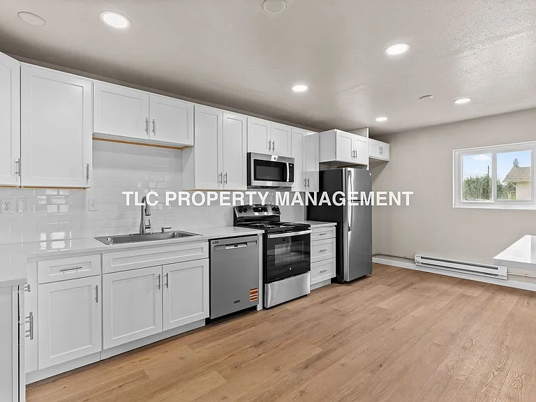 227 S 6th St — Photo 22