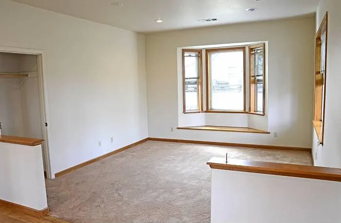3 bed, 1200 sqft, $2,300 — Photo 2