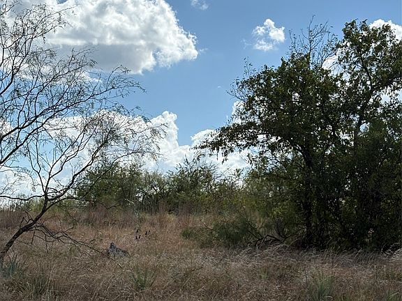 4th image of 19 Parks Medow Dr