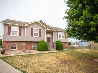 710 Fall Creek Cir, Belton, MO 64012