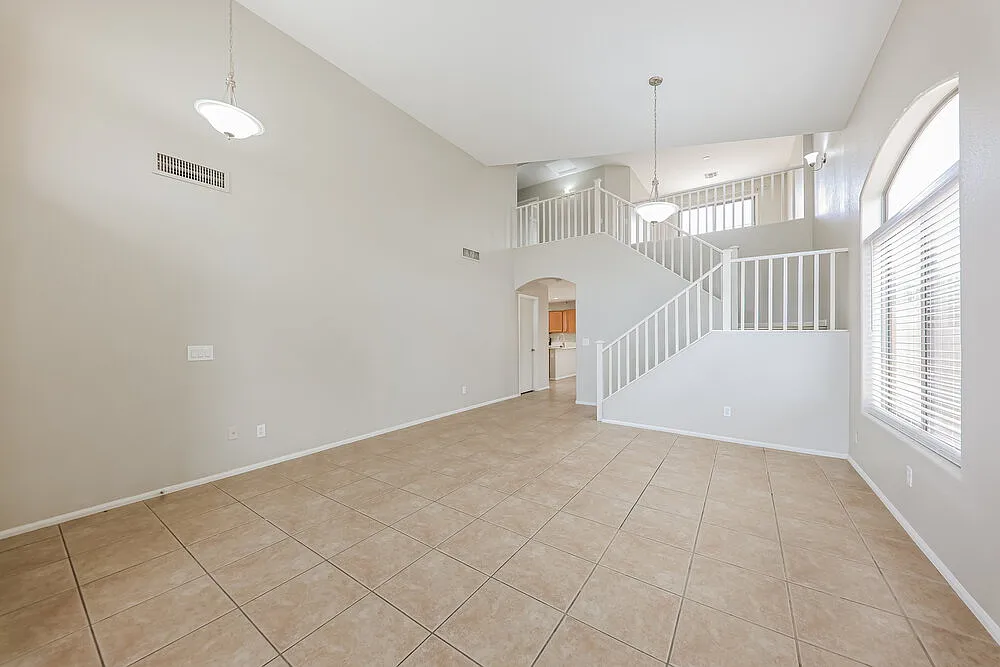 3 bed, 2.5 bath, 2024 sqft, $2,870 — Photo 4