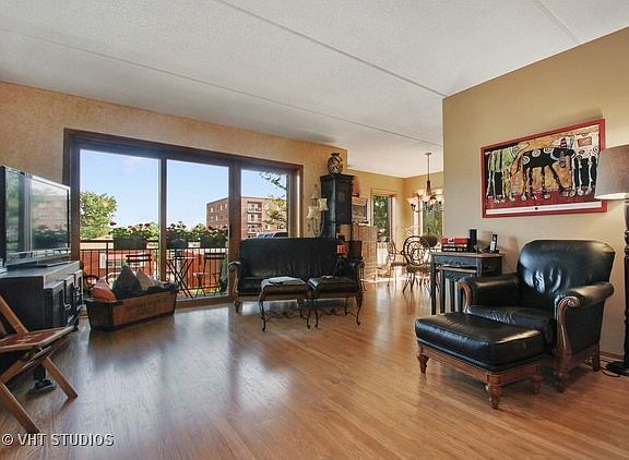 3rd image of 1327 Brown St Unit 309