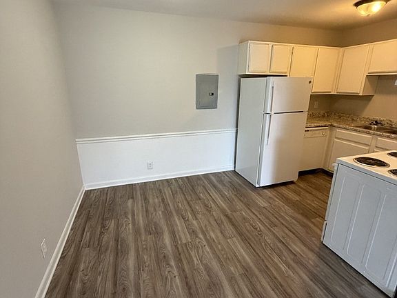 3rd image of 1418 E Main St #D46