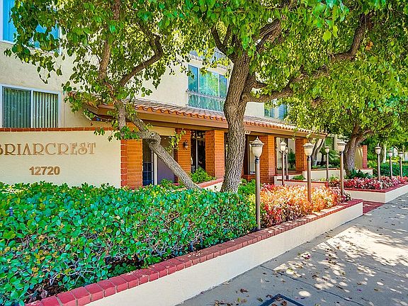 2nd image of 12720 Burbank Blvd Unit 203