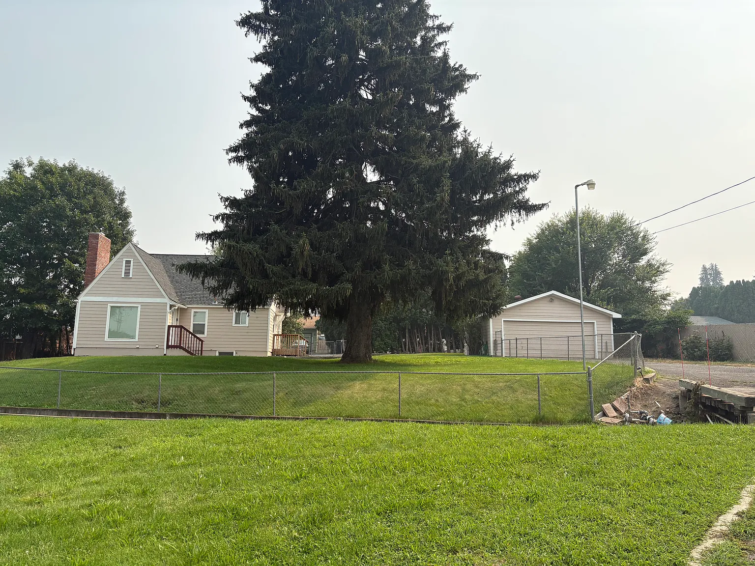 3 bed, 1.5 bath, 2000 sqft, $1,850 — Photo 1