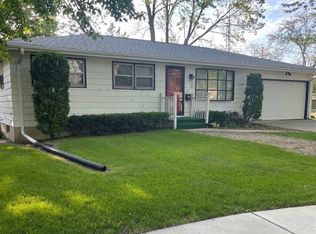 1321 Townley Dr, Bloomington, IL 61704