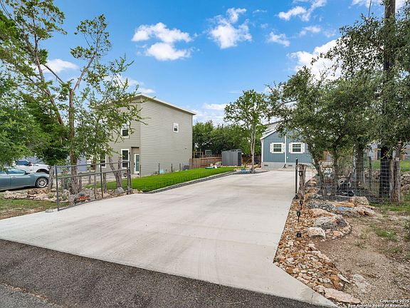 2nd image of 2056 Dry Creek