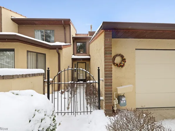 1775 Brookwood Dr, Akron, OH 44313