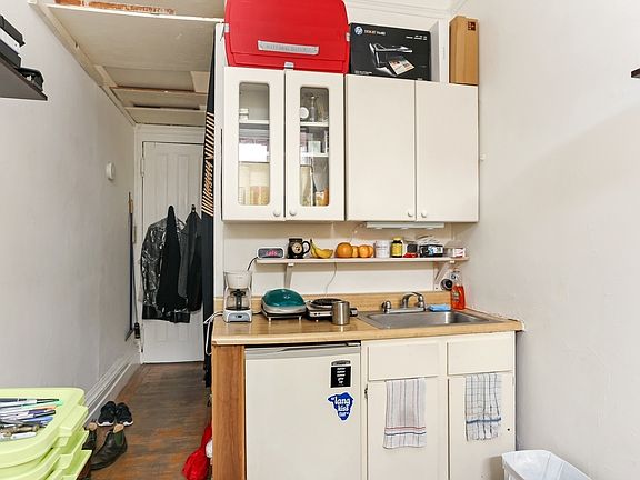 5th image of 118 Montague St APT 7
