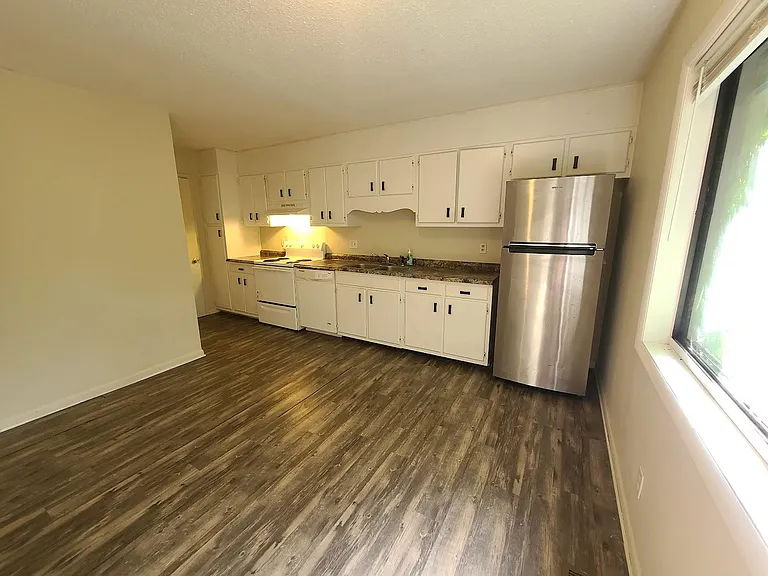 612 Platinum St — Photo 26
