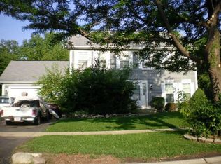 680 Brookstone Rd, Grayslake, IL 60030