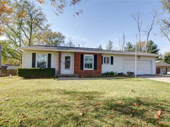 3529 Greenview Dr, Decatur, IL 62521