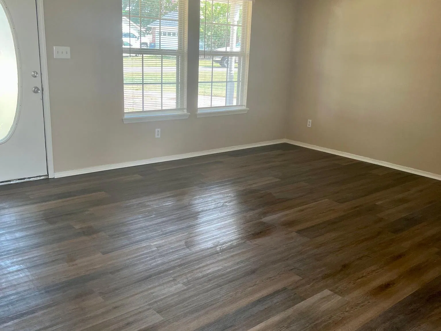 4 bed, 1.5 bath, 1074 sqft, $1,400 — Photo 2