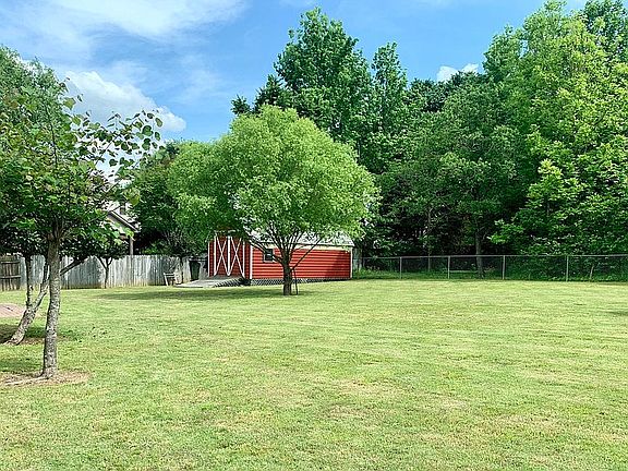 5th image of 209 Billy Davis Dr