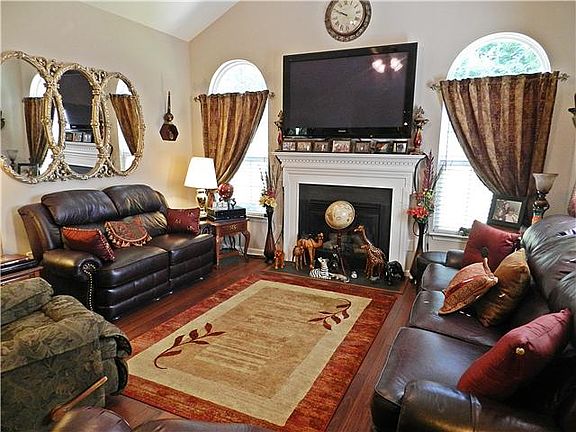 2nd image of 402 Browns Ln #825-405