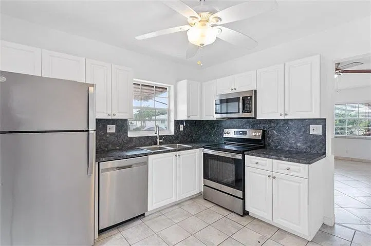 2 bed, 1200 sqft, $2,975 — Photo 4