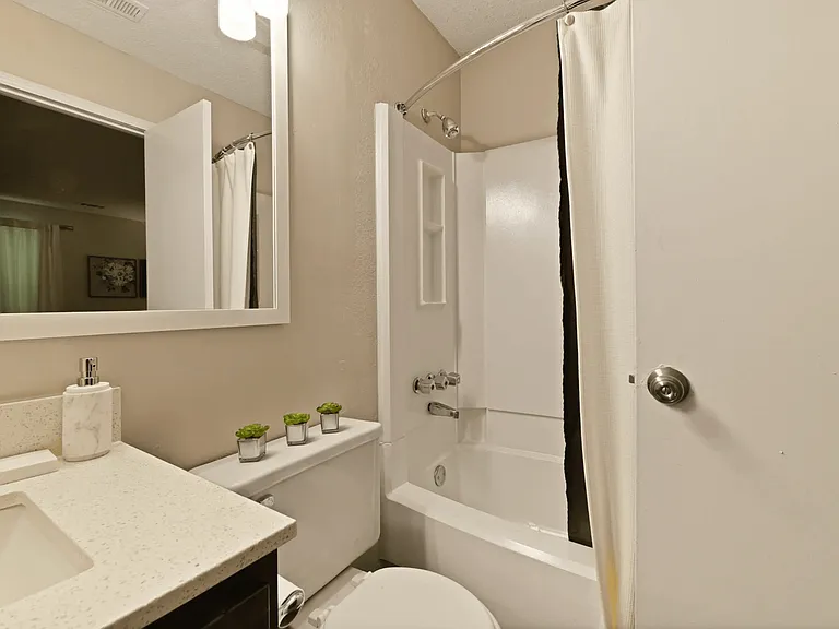 300 Riverside Pkwy — Photo 14