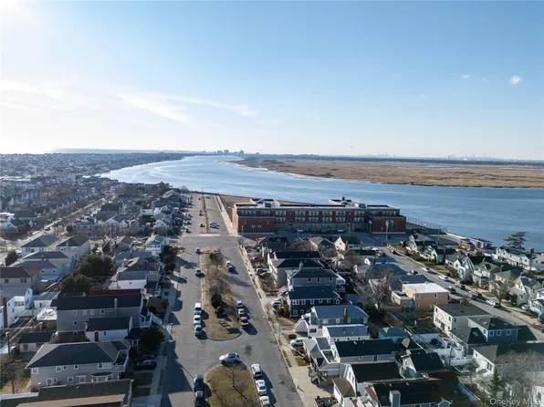 535 W Hudson St, Long Beach, NY 11561
