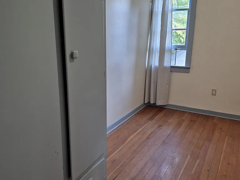317 Columbia St — Photo 11