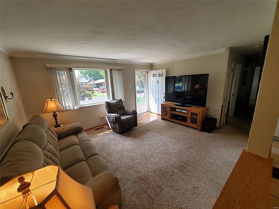 5th image of 206 Marilyn Estates Dr