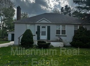 19474 Eastwood Dr, Harper Woods, MI 48225