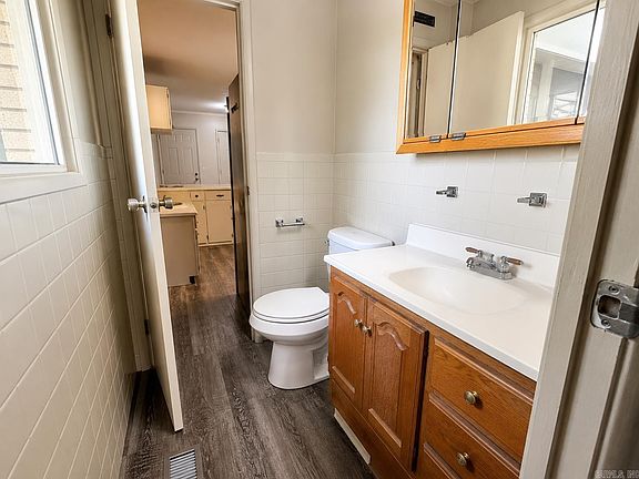 5th image of 1812 James St