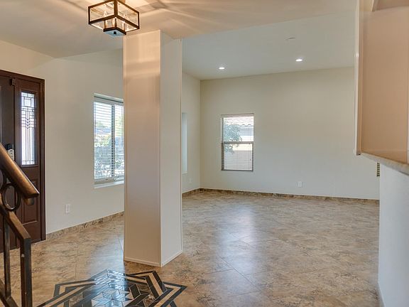 5th image of 5619 E Paradise Ln