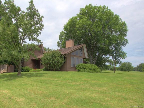 3rd image of 910000 Country Club Dr