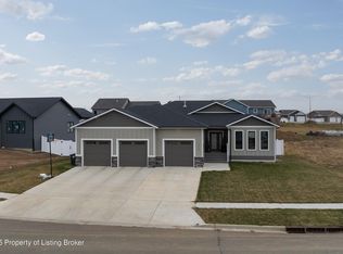2202 Wahl St, Dickinson, ND 58601