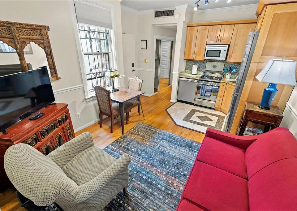 11 2nd St NE #404