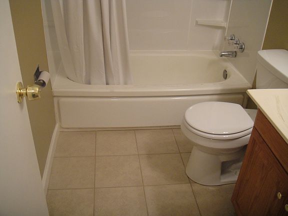4th image of 1120 Carmelita Ave