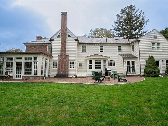 3rd image of 32 Pickwick Rd