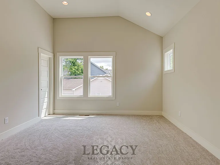 600B 45th Ave — Photo 12