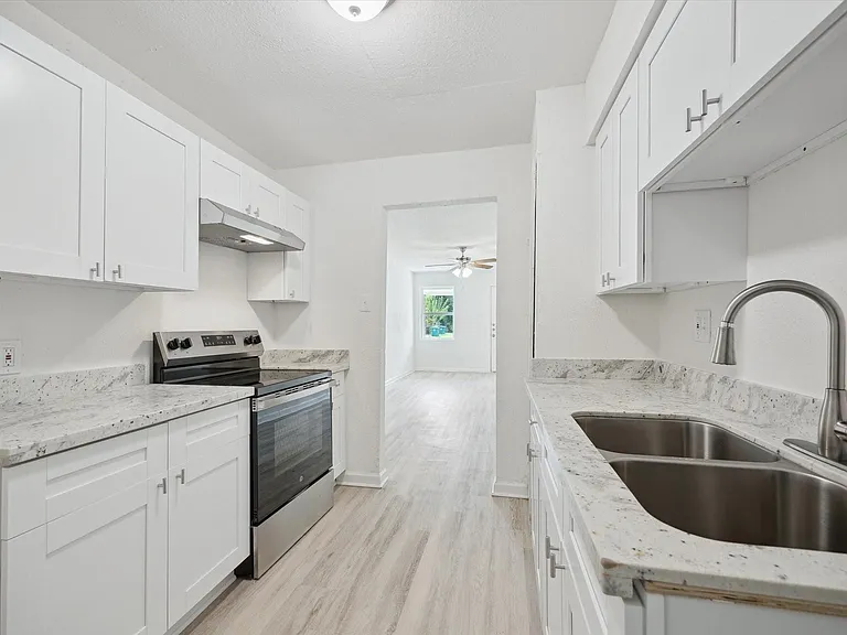 5111 Clover St #B — Photo 4