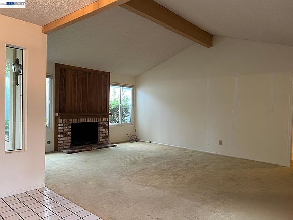 4th image of 212 Puddingstone Rd