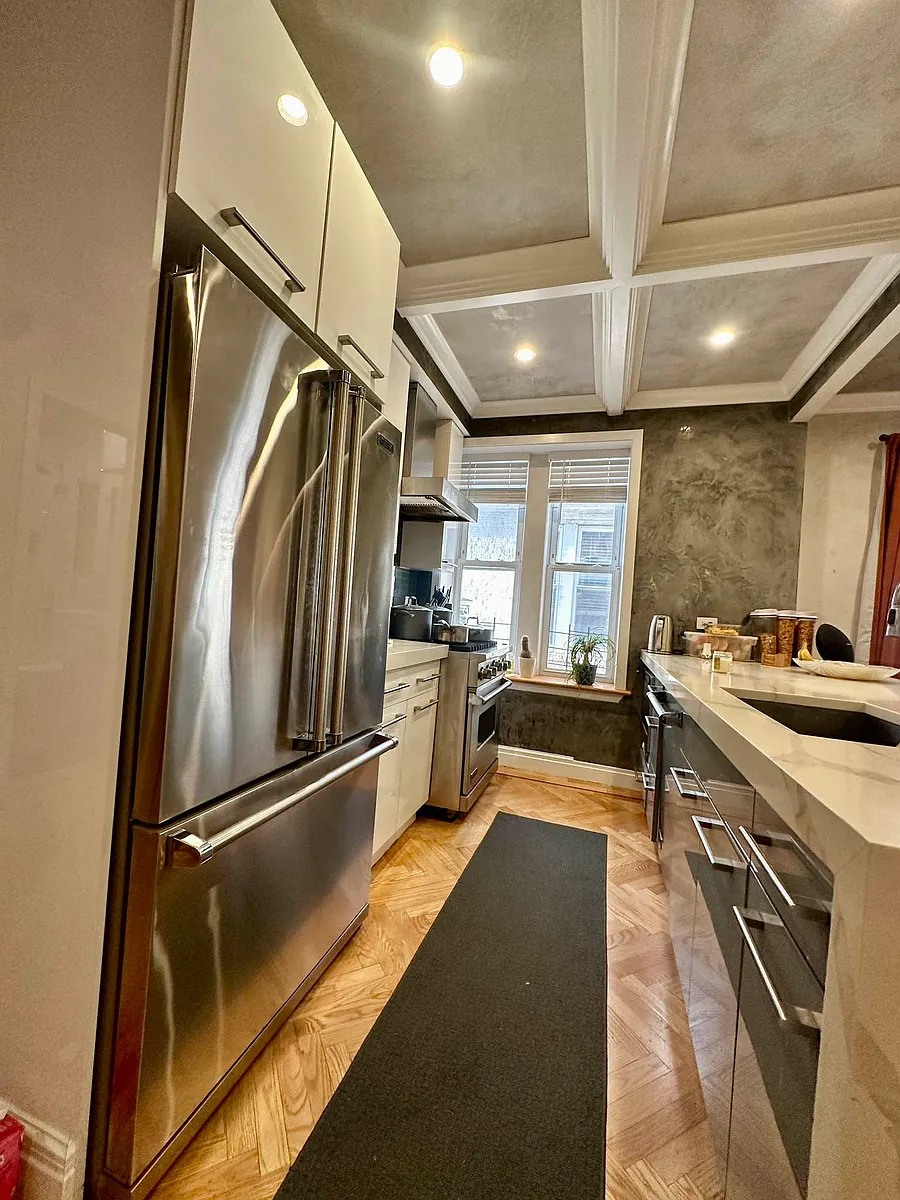 Building Photo - 436 E 55th St #2