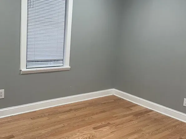 120 W 23rd St #1F, Bayonne, NJ 07002