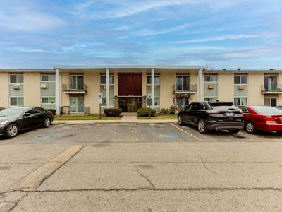 9208 Bumble Bee Dr APT 2E, Des Plaines, IL, 60016