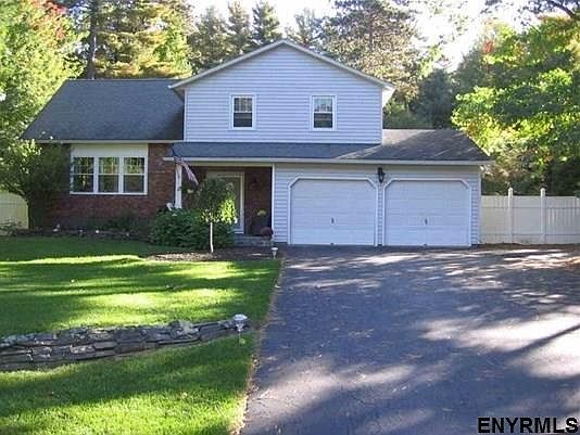 1st image of 19 Woodmint Pl