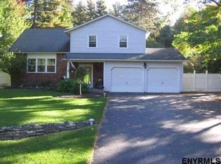 19 Woodmint Pl, Malta, NY 12020