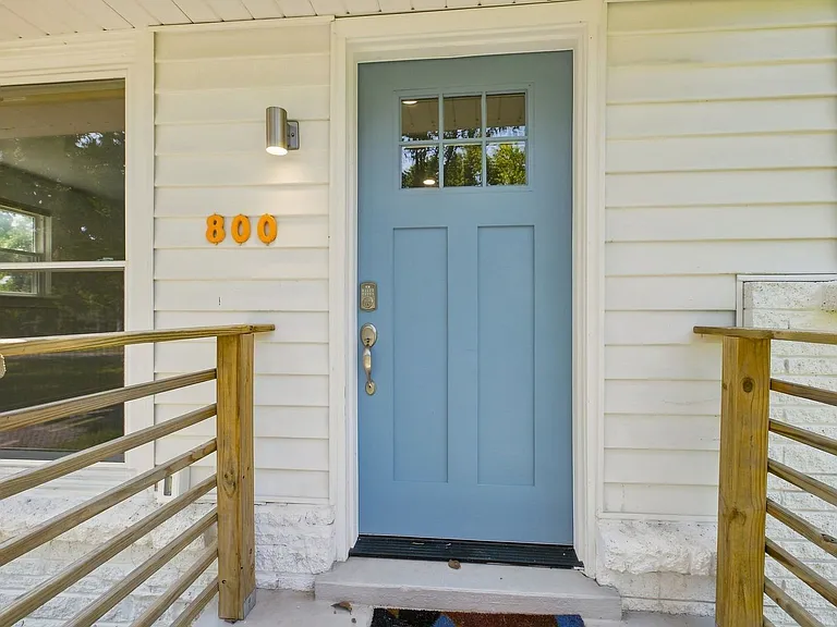 800 Oak St — Photo 3