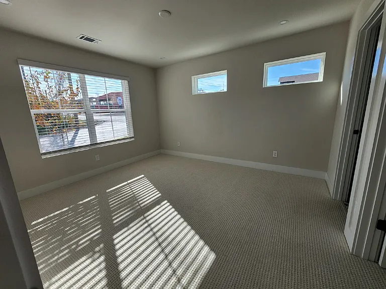 4118 Indiana Ave — Photo 6