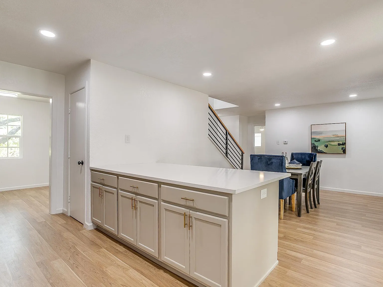 5 bed, 2.5 bath, 2794 sqft, $3,200 — Photo 2