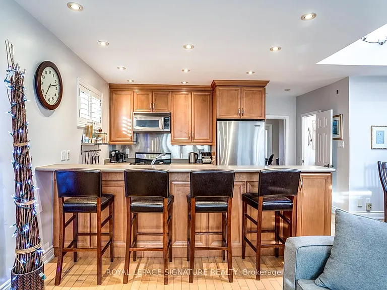 33 Athlone Rd #MAIN FL — Photo 10