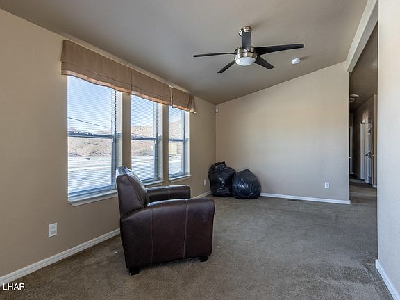 5th image of 2815 Hillcrest Dr