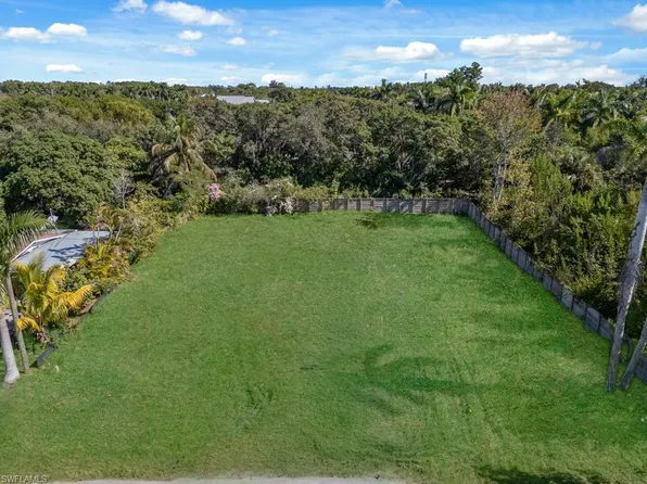 4975 Palmetto CT, NAPLES, FL 34112