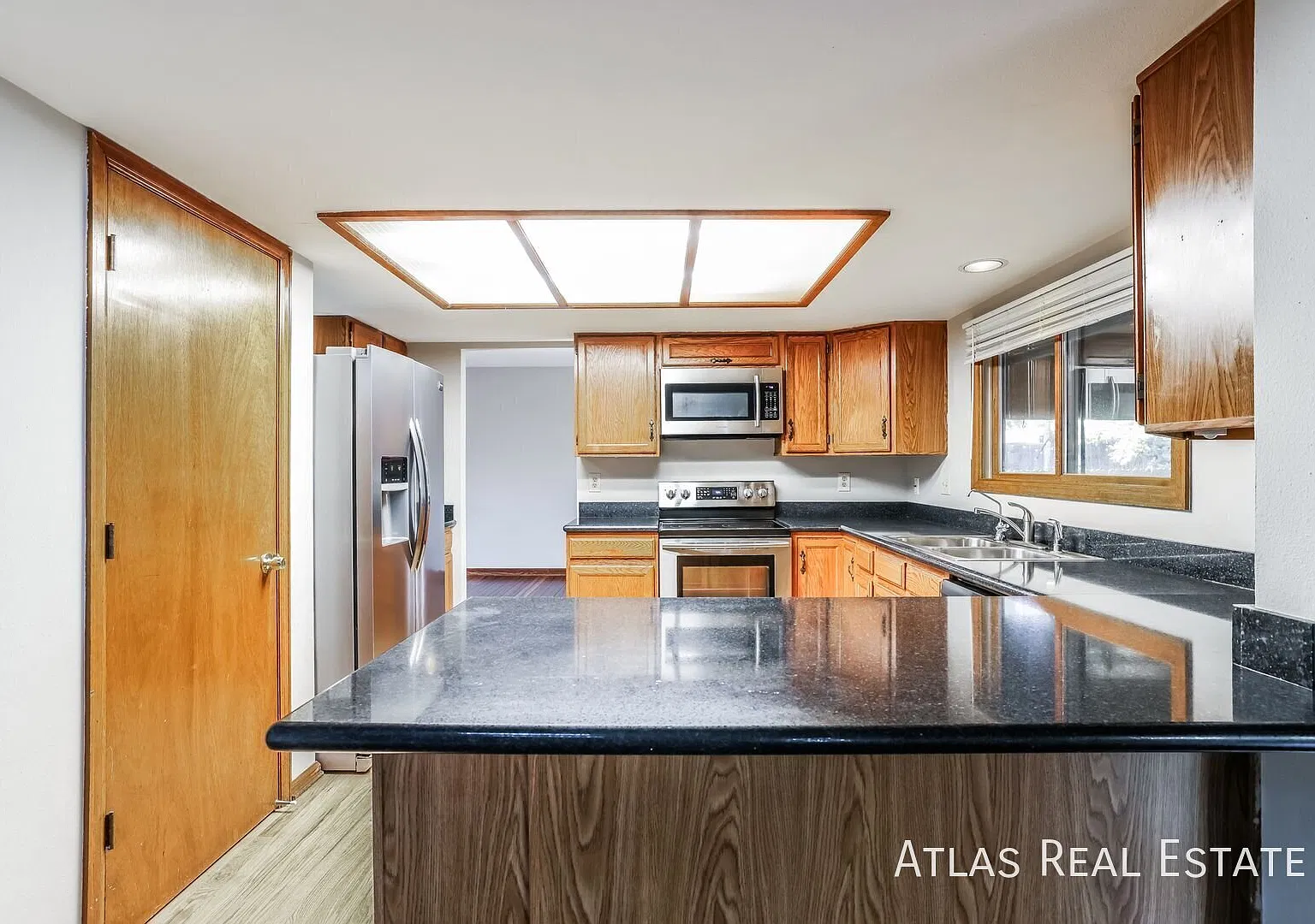 2 Weeks Free Rent & Free 55" Tv If Moved In By 10/15! Spacious 3bd/3ba House With Fenced Yard & C... — Photo 4