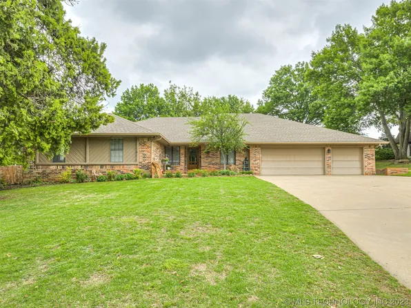 2502 Glynnwood Dr, Bartlesville, OK 74006