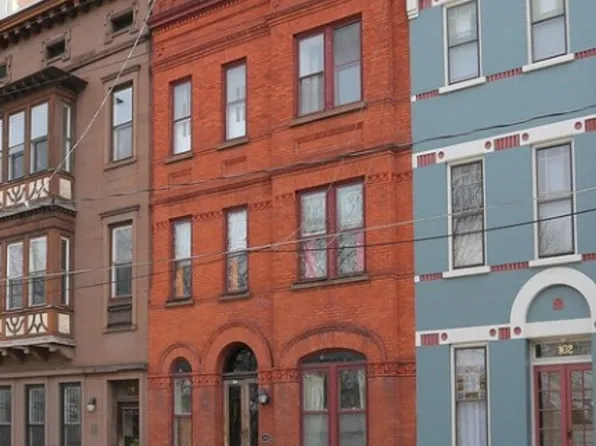 Renovated Apartment in Prime Center Square Walk to Washington Park!