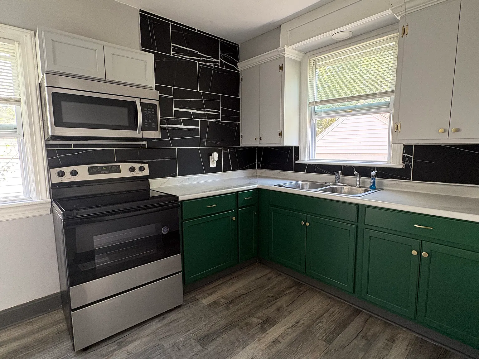 3 bed, 1300 sqft, $1,450 — Photo 2